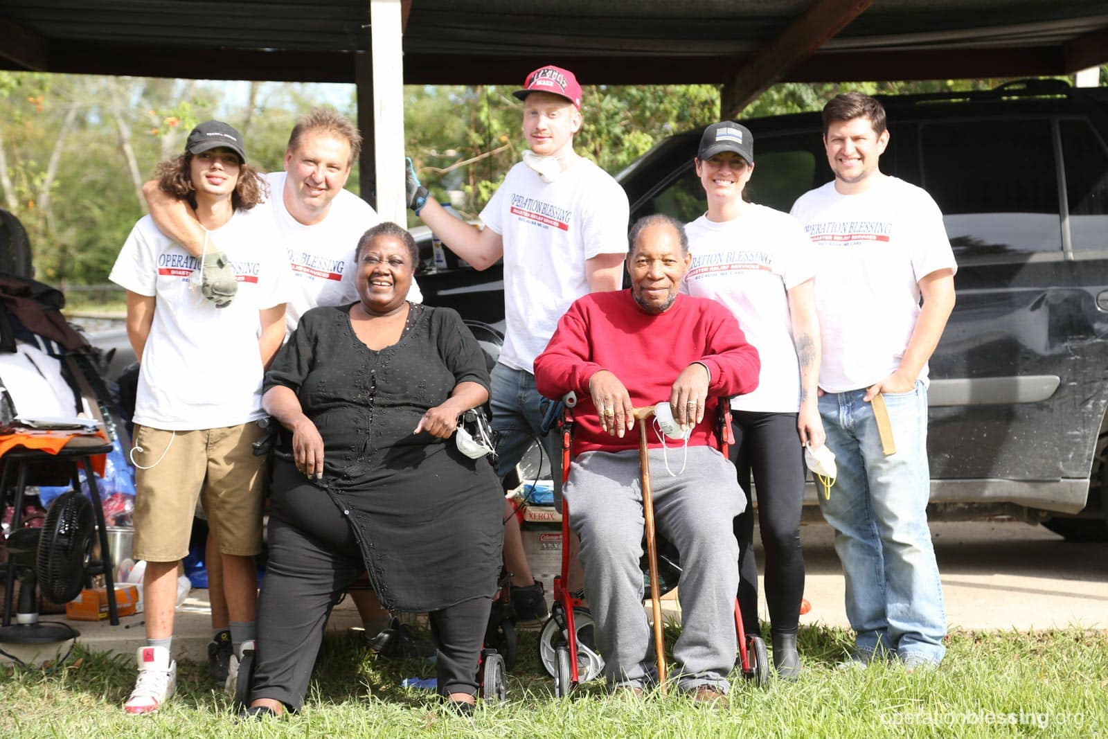 Annie and her husband, Leo, with the team of volunteers