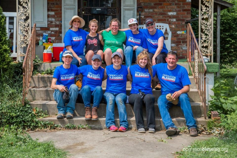 Nicole and daughter with volunteer team.