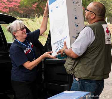 volunteers hurricane relief effort