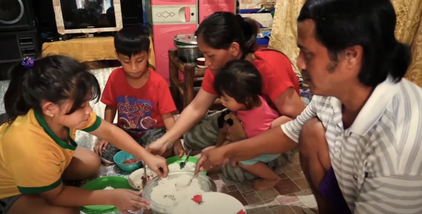 Feeding Filipino Street Vendors During COVID-19