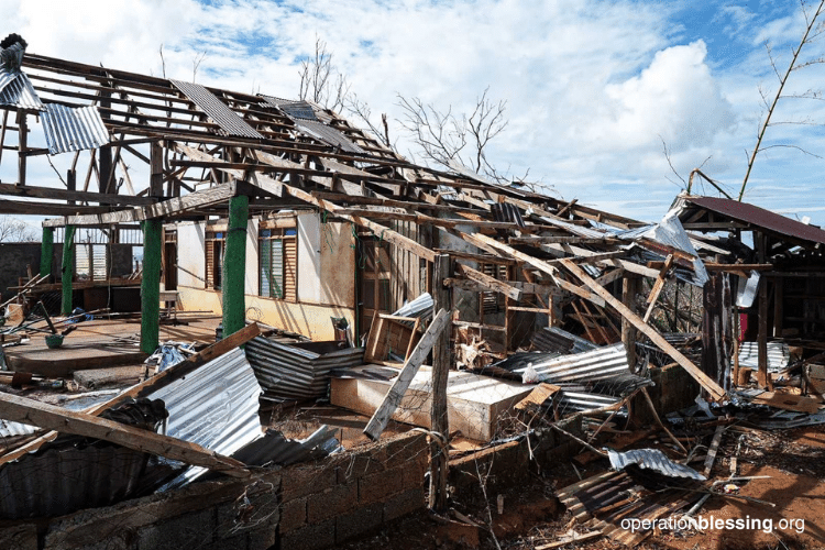 helping philippine typhoon victims