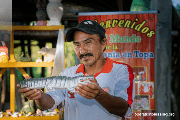 microenterprise-peru-wood-carving-business