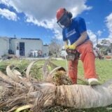 hurricane-ian-volunteer-removing-debris