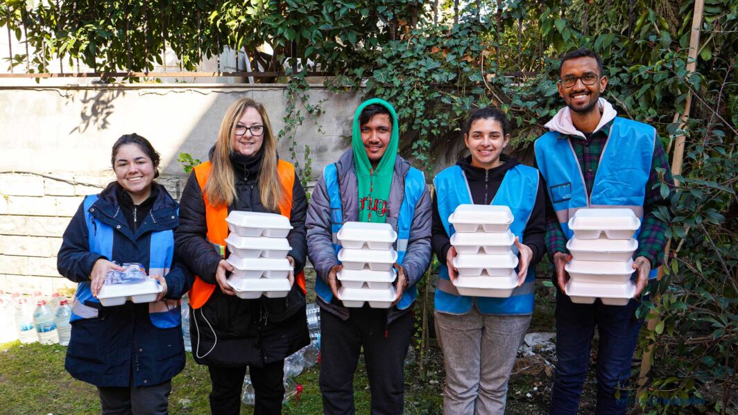 Hot meals for Turkey earthquake victims