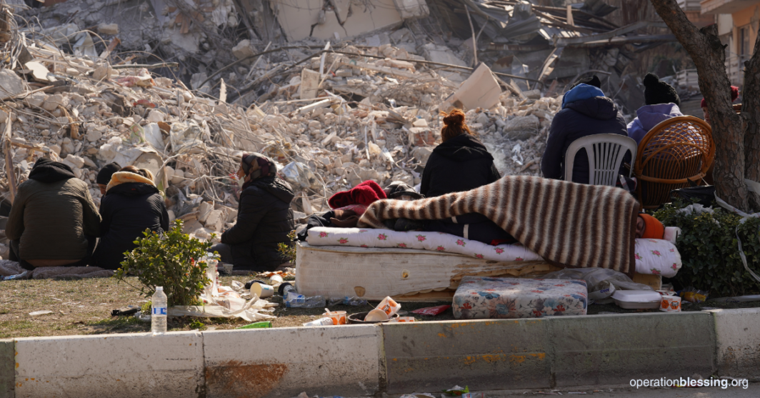 people-sleeping-street-turkey