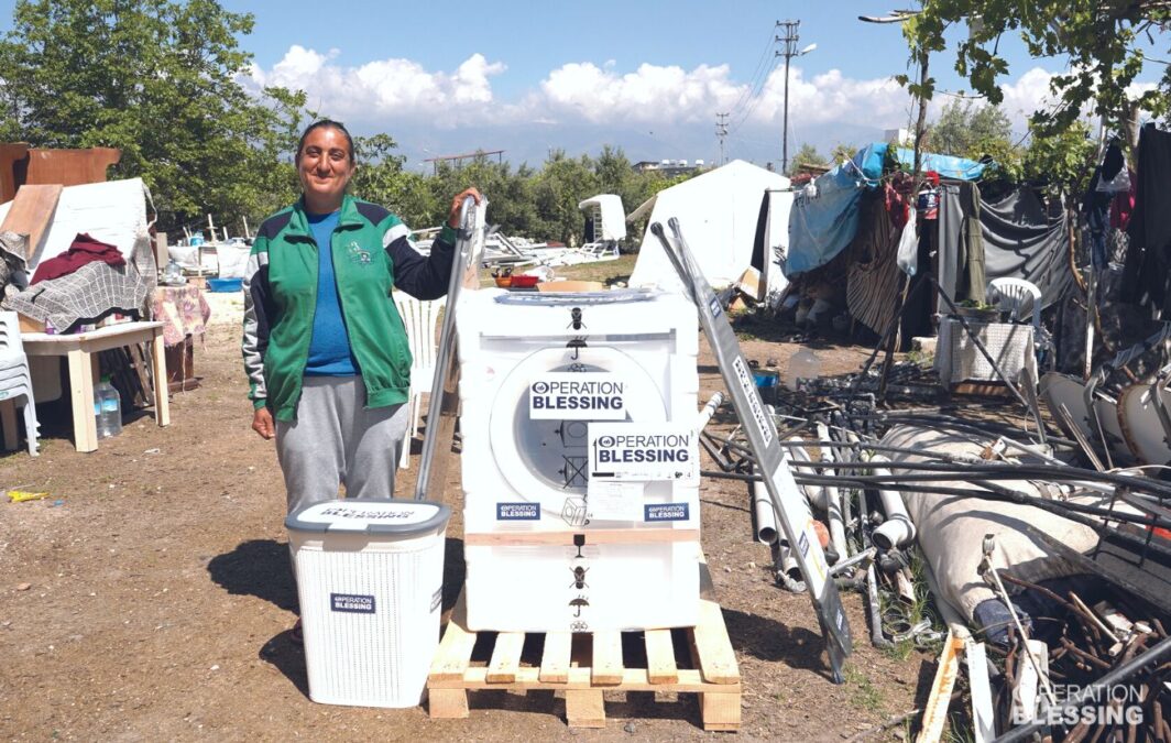 comforting turkey earthquake victims