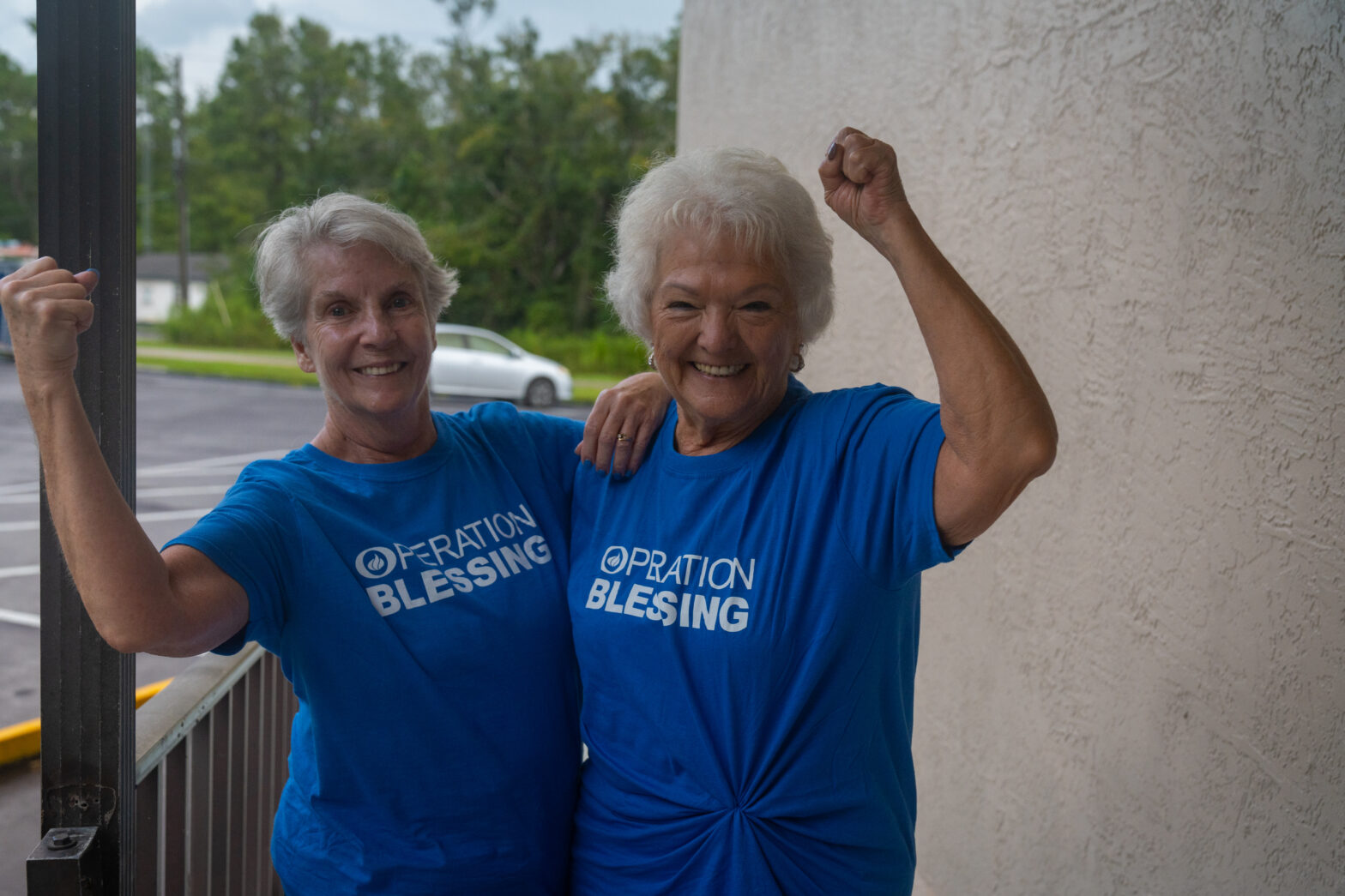 hurricane-volunteers-provide-help