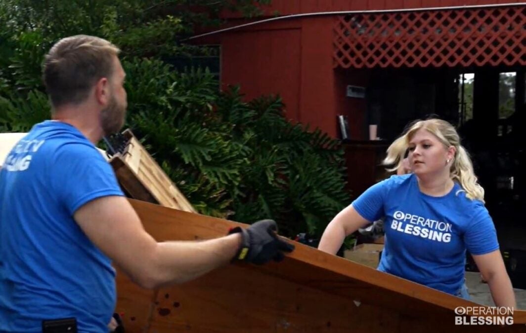 hurricane cleanup volunteers in Florida