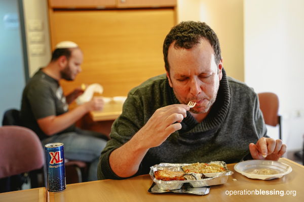 providing food for displaced people in Israel