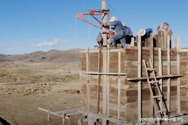 solar power water system bring fresh water to Peru village