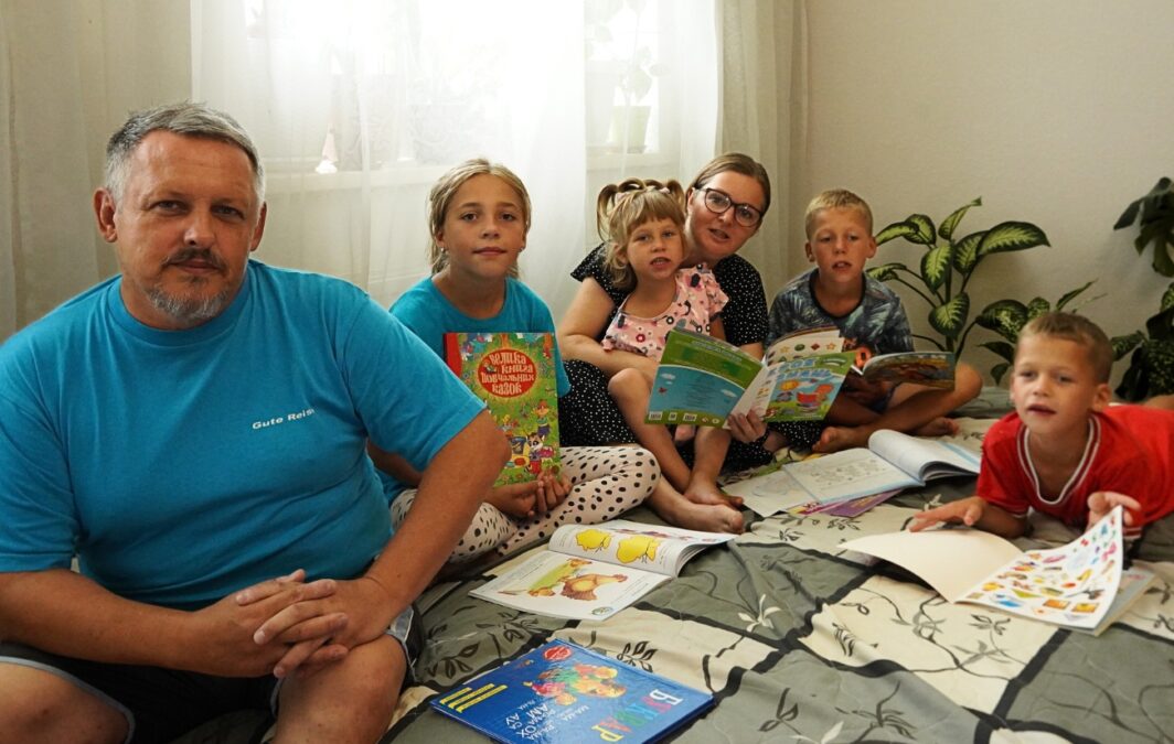helping foster parents